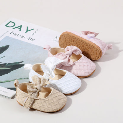 Children's shoe with bow