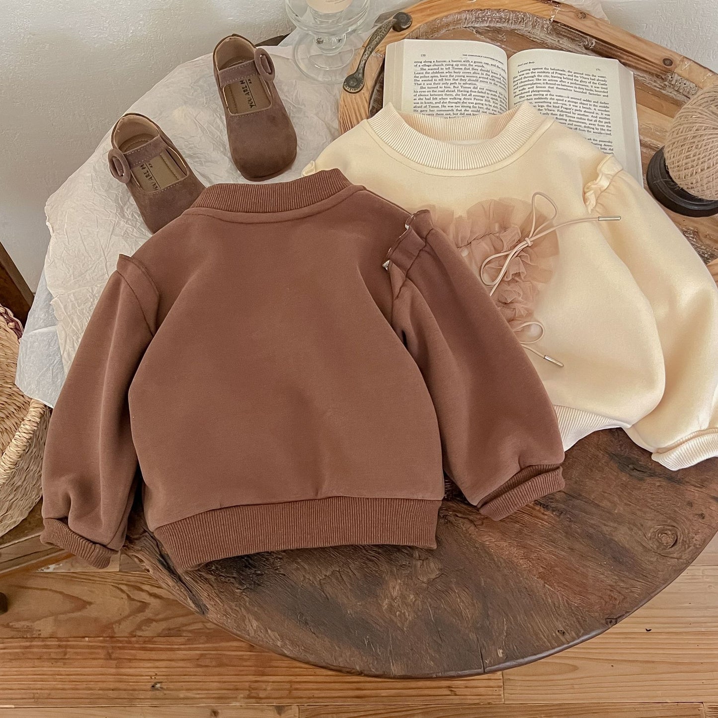 Blusa infantil para mujer con detalle de cordón 