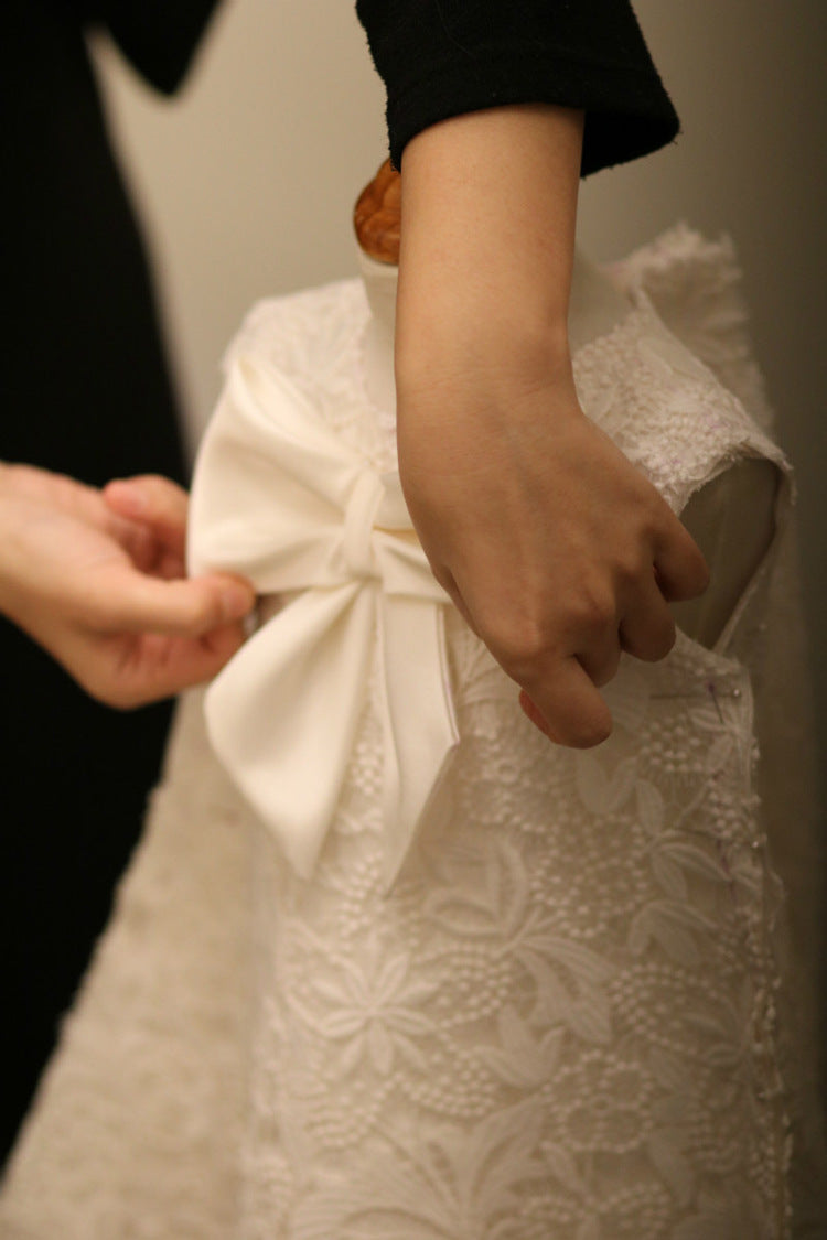 Lace dress with bow for girls