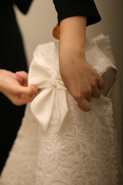 Lace dress with bow for girls