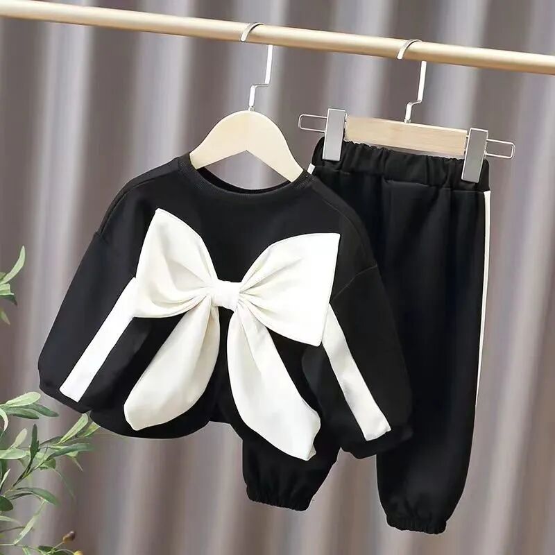 Conjunto infantil con lazo 