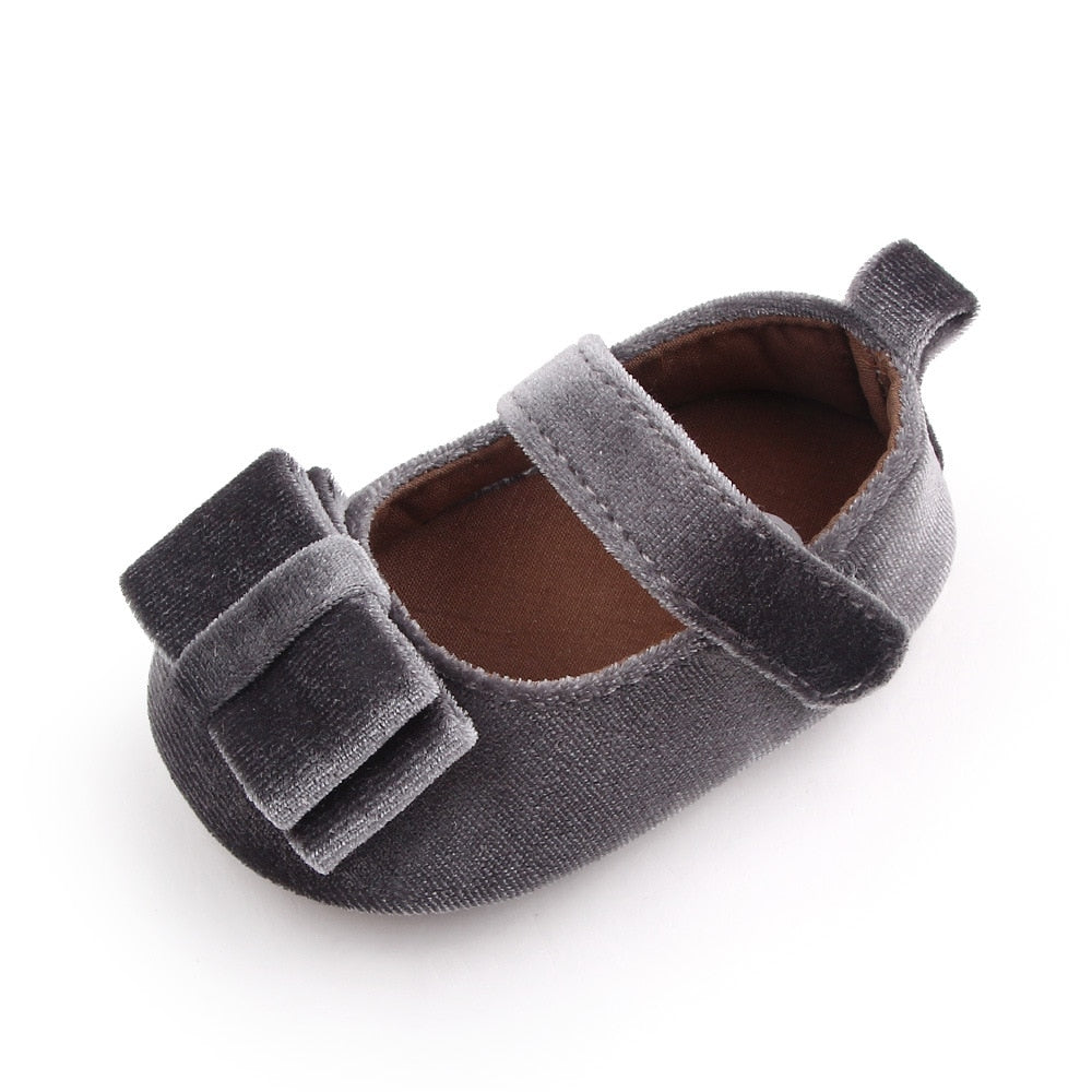 Zapato de bebé con lazo