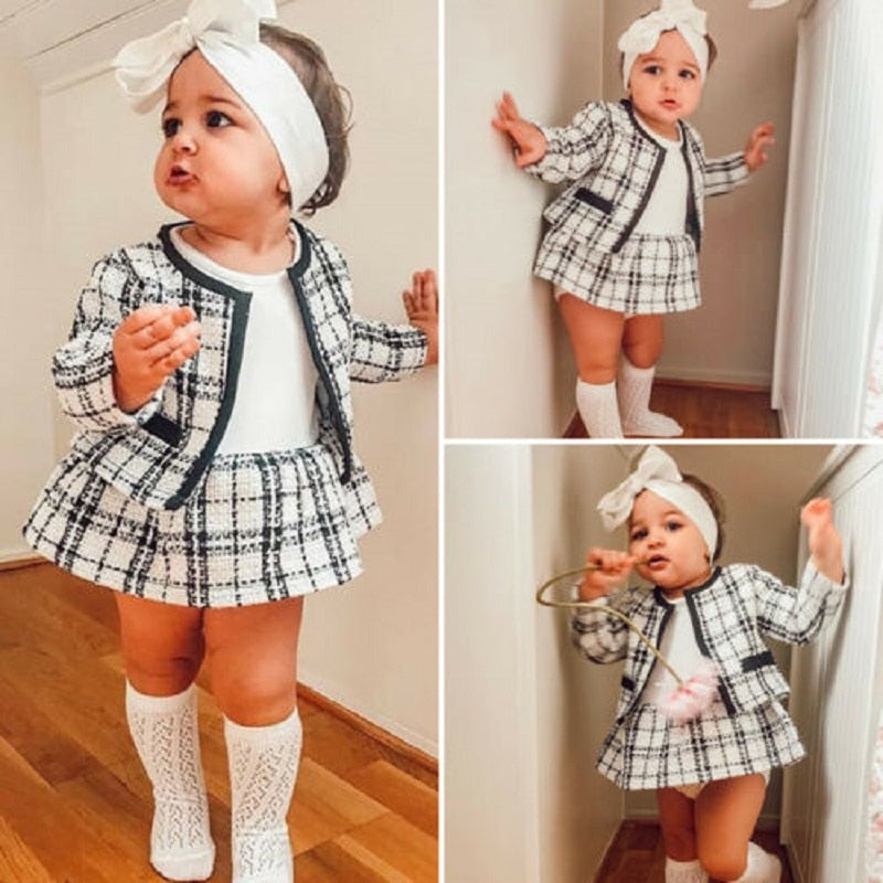Conjunto infantil de cuadros blancos y negros 