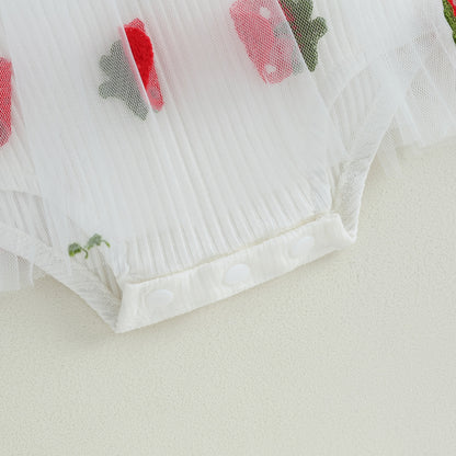 Cuerpo de niños con fresas