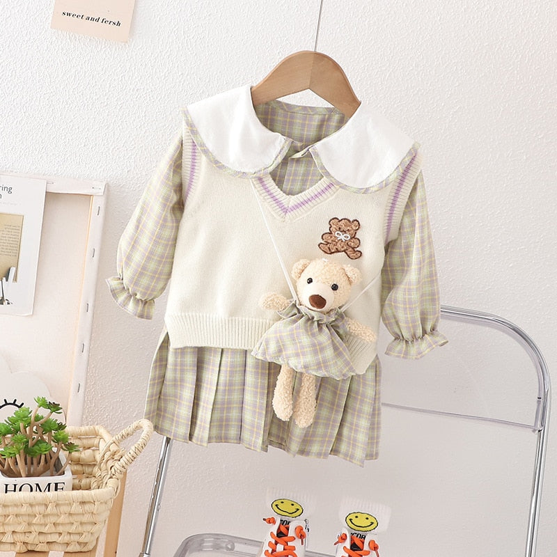 Vestido infantil con chaleco y bolso de osito