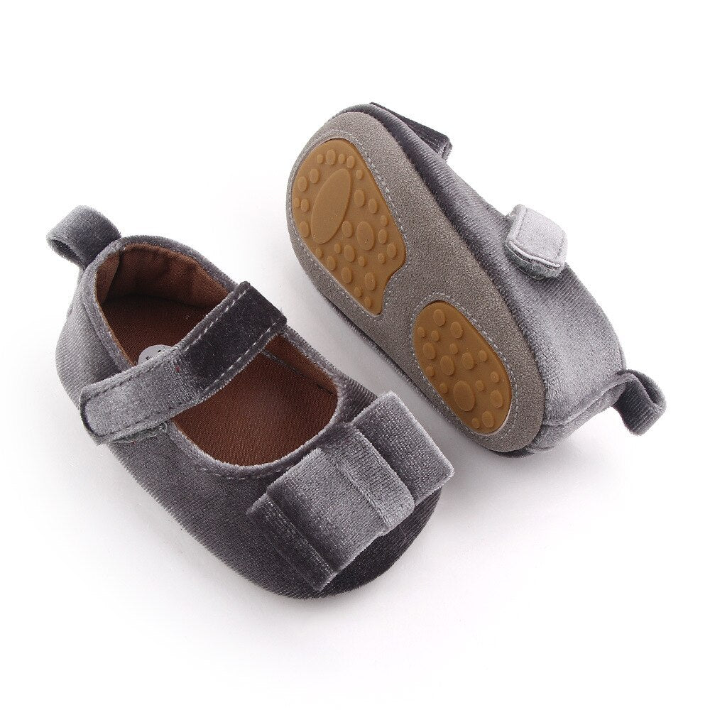 Zapato de bebé con lazo