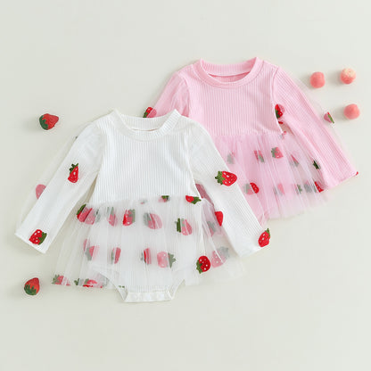 Cuerpo de niños con fresas
