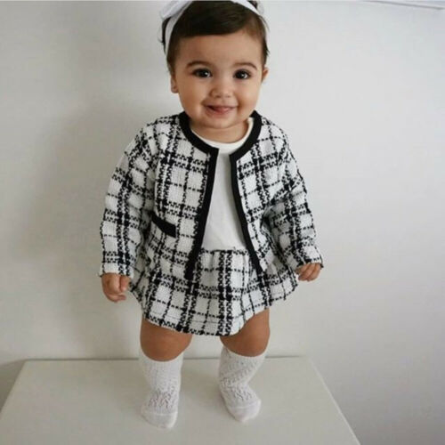 Conjunto infantil de cuadros blancos y negros 
