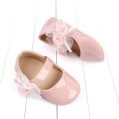 Zapatos de bebé con flor
