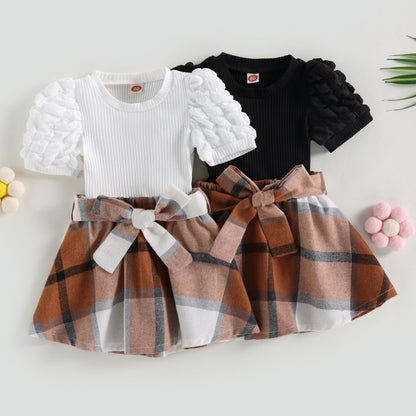 Conjunto infantil con falda marrón a cuadros 