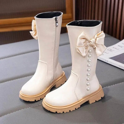 Botines infantiles con lazo y perlas 