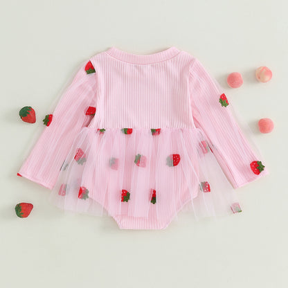 Cuerpo de niños con fresas