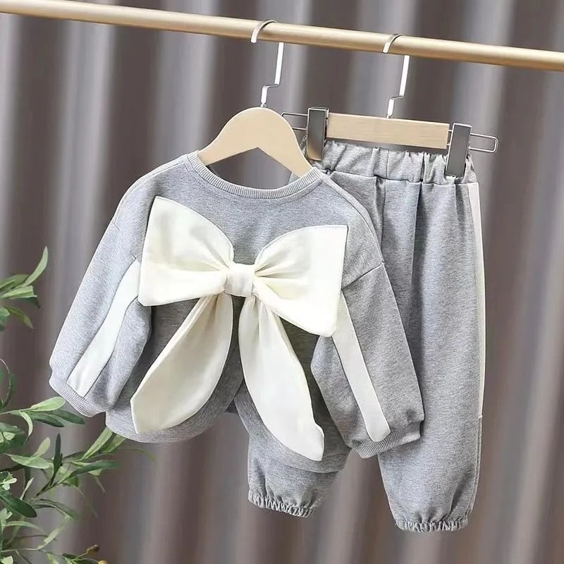 Conjunto infantil con lazo 