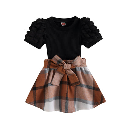 Conjunto infantil con falda marrón a cuadros 