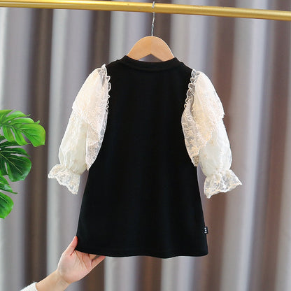 Vestido infantil con oso y encaje. 