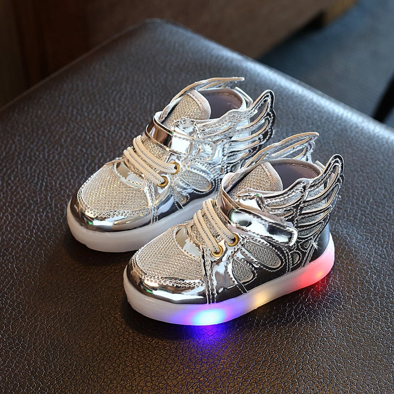 حذاء أطفال بجناح و LED 