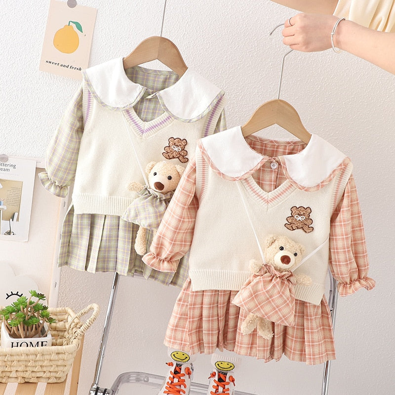 Vestido infantil con chaleco y bolso de osito