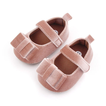 Zapato de bebé con lazo