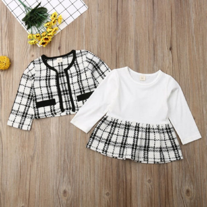 Conjunto infantil de cuadros blancos y negros 