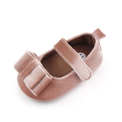 Zapato de bebé con lazo