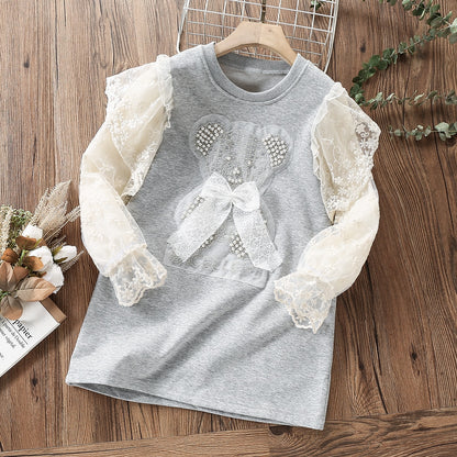 Vestido infantil con oso y encaje. 