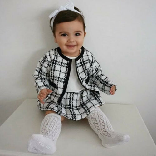 Conjunto infantil de cuadros blancos y negros 
