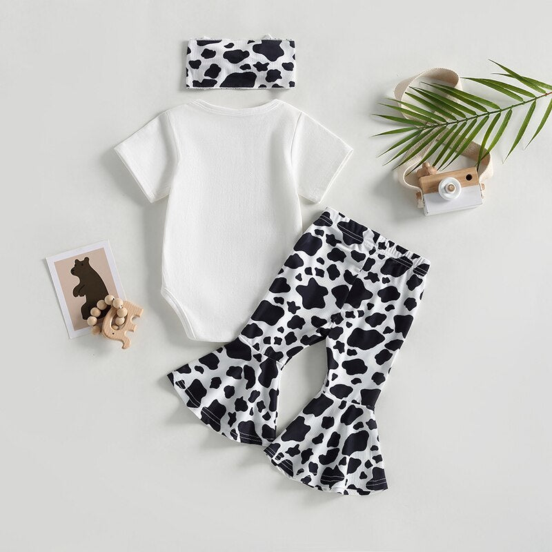 Conjunto de 3 piezas con pantalón acampanado estampado