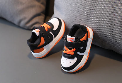 Zapatillas deportivas para niños NK en tres colores 