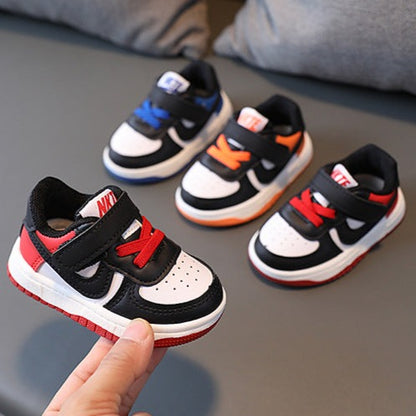Zapatillas deportivas para niños NK en tres colores 