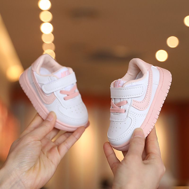 Zapatillas NK rosas para niños 
