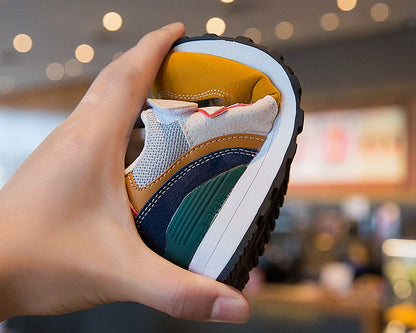 Nuevas zapatillas coloridas para niños 