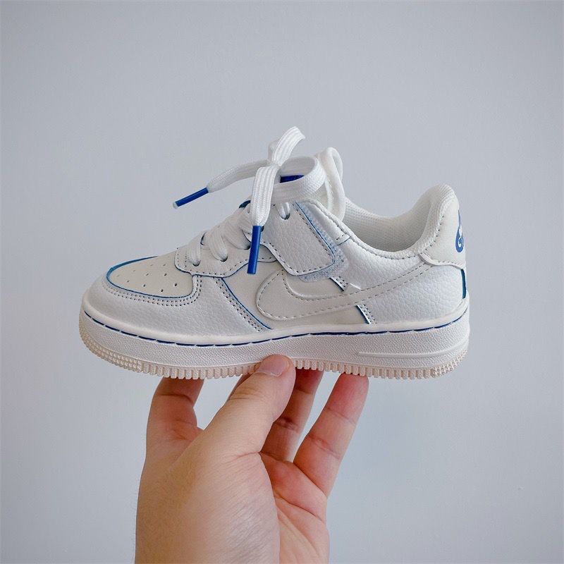 Zapatillas NK blancas y azules para niños 
