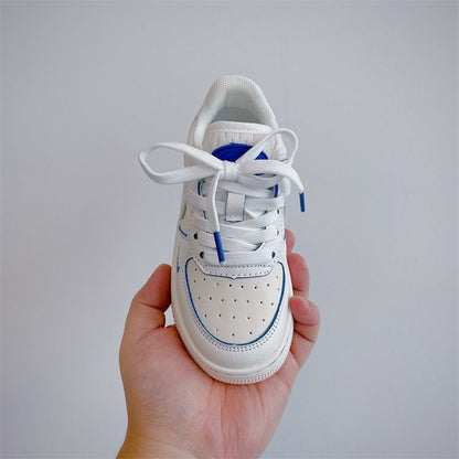 Zapatillas NK blancas y azules para niños 