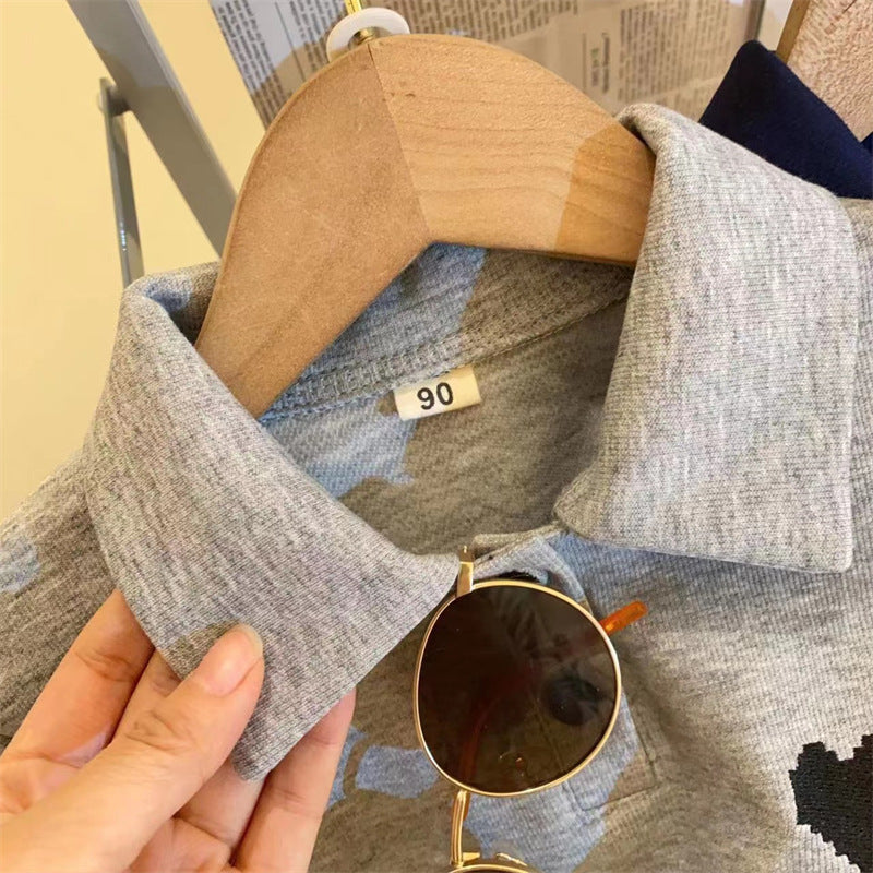 مجموعة أطفال مع طوق قلب صغير