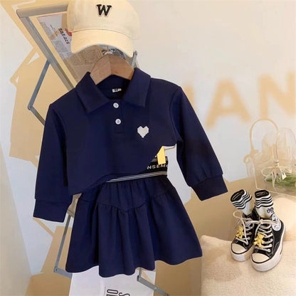 مجموعة أطفال مع طوق قلب صغير