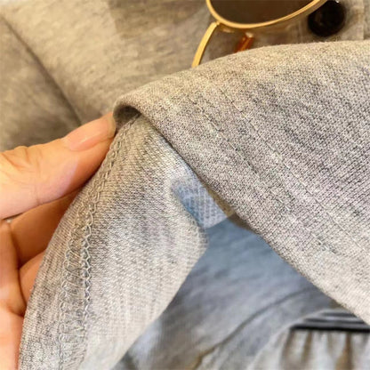 مجموعة أطفال مع طوق قلب صغير