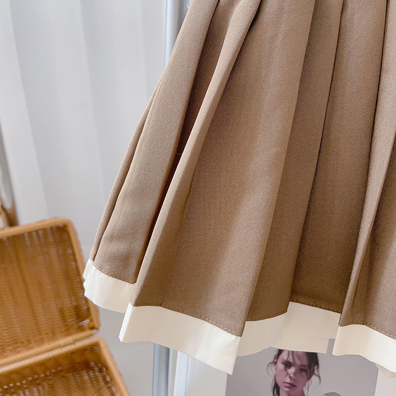 طقم أطفال بياقة وتنورة مطوية 