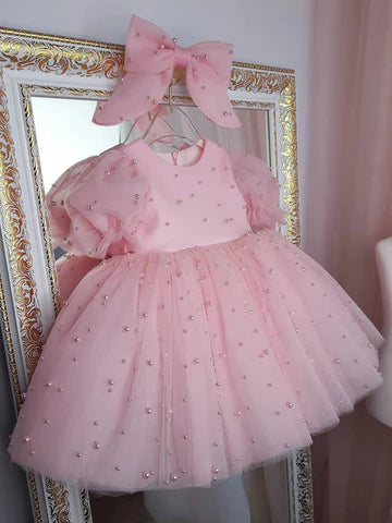 Vestido de fiesta rosa con perlas y lazo 