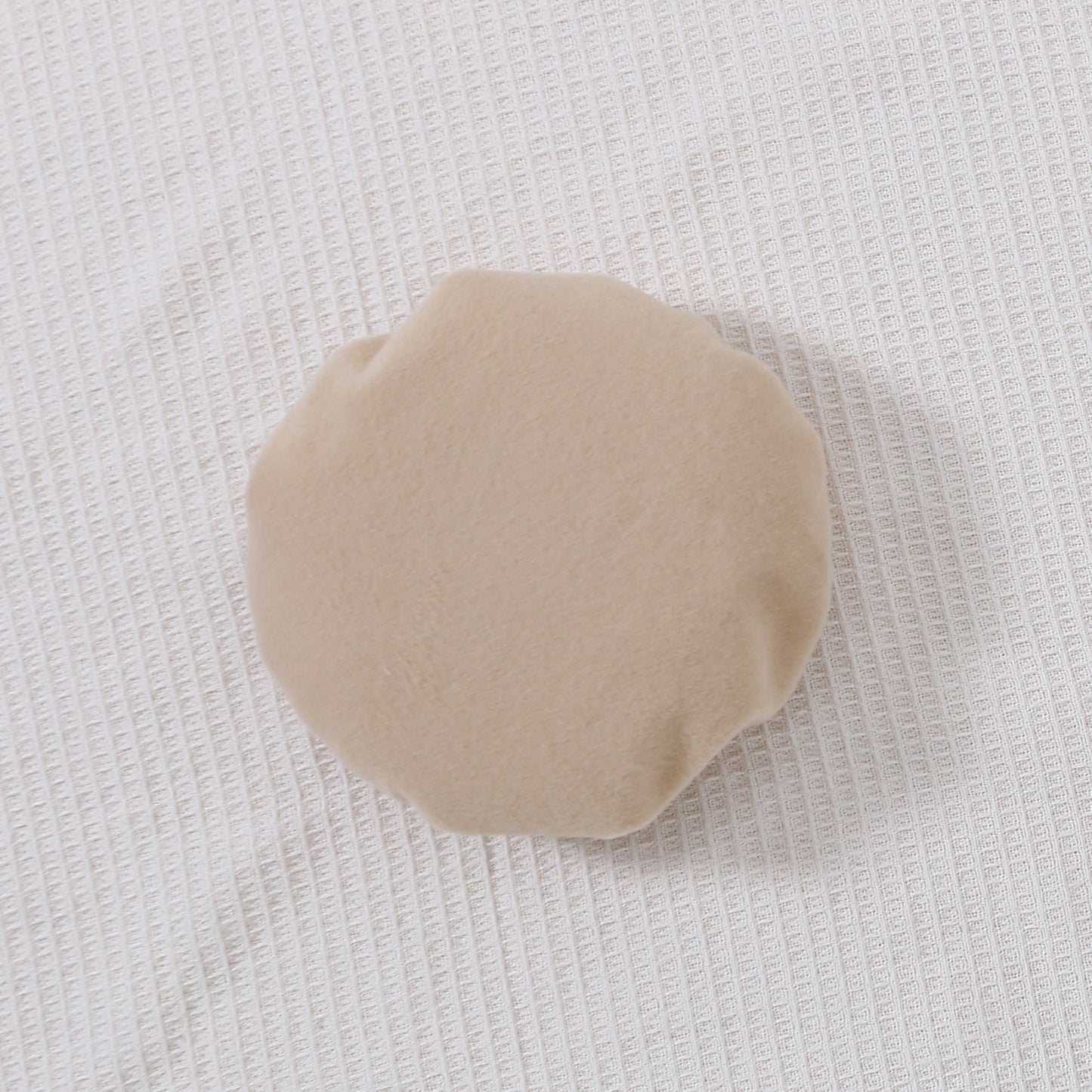 معطف بناتي مع تفاصيل فيونكة وقبعة 