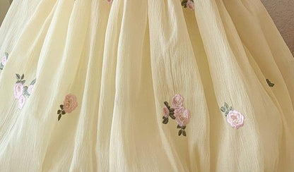 Vestido infantil amarillo con lazo de flores pequeñas 