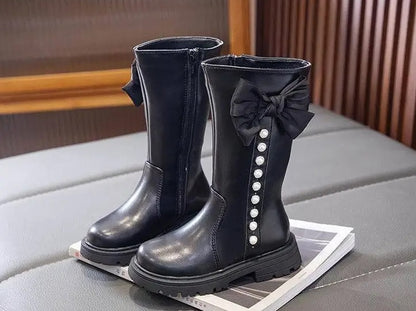 Botines infantiles con lazo y perlas 