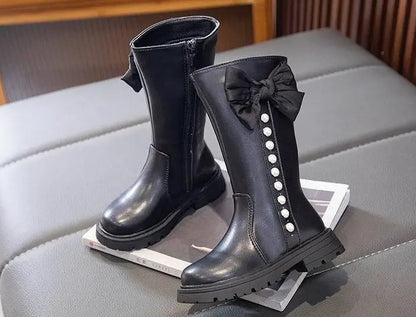 Botines infantiles con lazo y perlas 