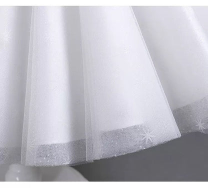 Vestido de fiesta infantil con flores brillantes 