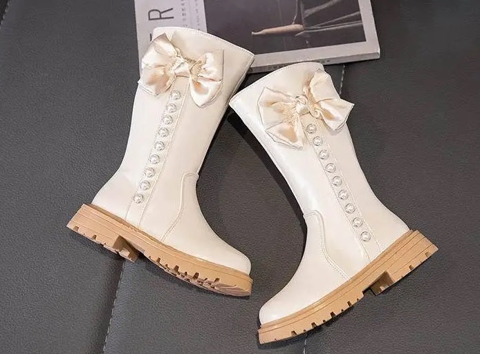 Botines infantiles con lazo y perlas 