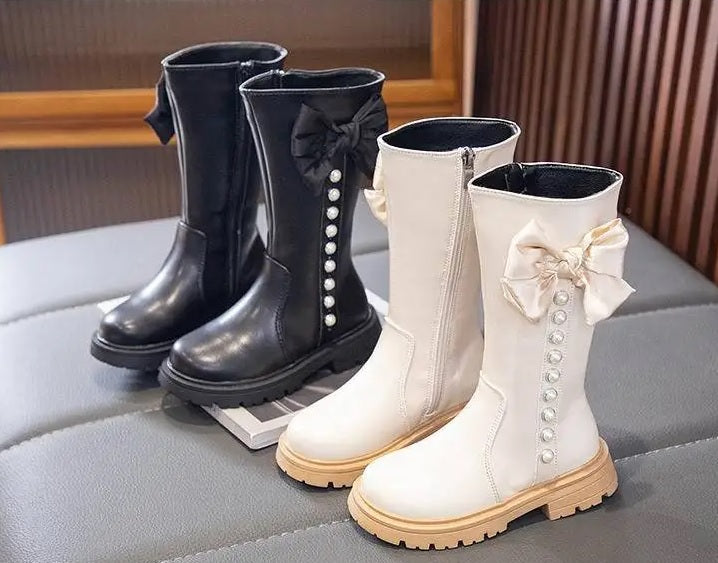 Botines infantiles con lazo y perlas 