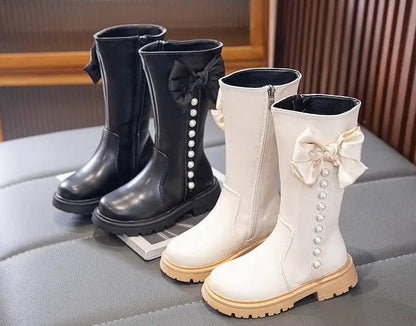 Botines infantiles con lazo y perlas 