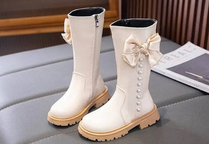 Botines infantiles con lazo y perlas 