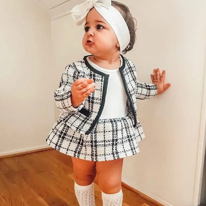 Conjunto infantil de cuadros blancos y negros 