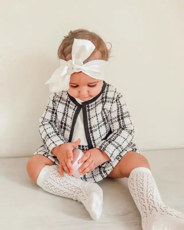 Conjunto infantil de cuadros blancos y negros 