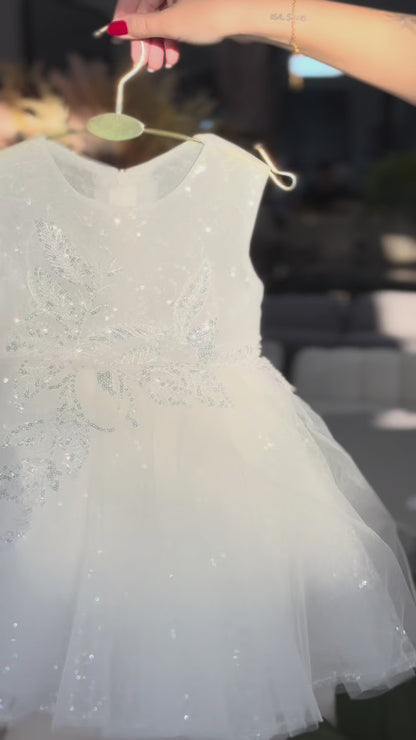 Vestido de fiesta infantil blanco brillante con flores 